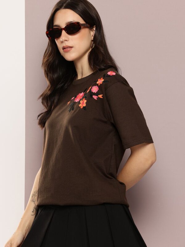 Women's Oversized Embroidery Tshirt - Image 2