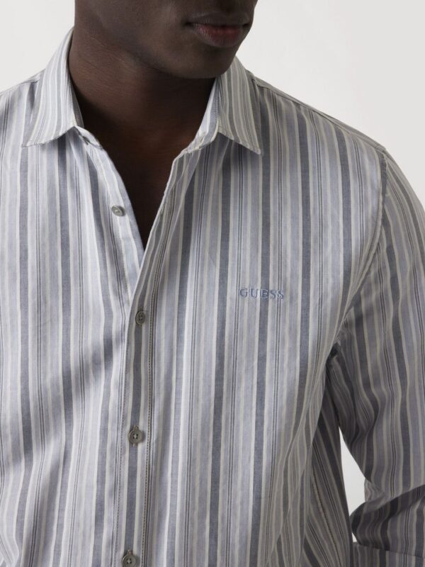 Men Vertical Striped Spread Collar Casual Shirt - Image 2