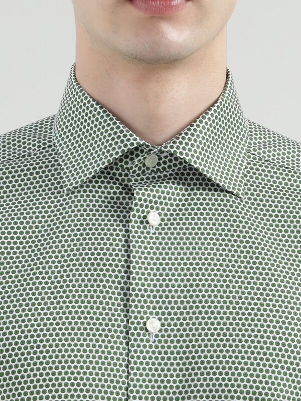 Men Spread Collar Geometric Printed Cotton Formal Shirt - Image 4