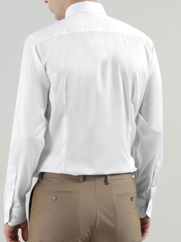 Men Slim Fit Spread Collar Solid Cotton Casual Shirt - Image 2