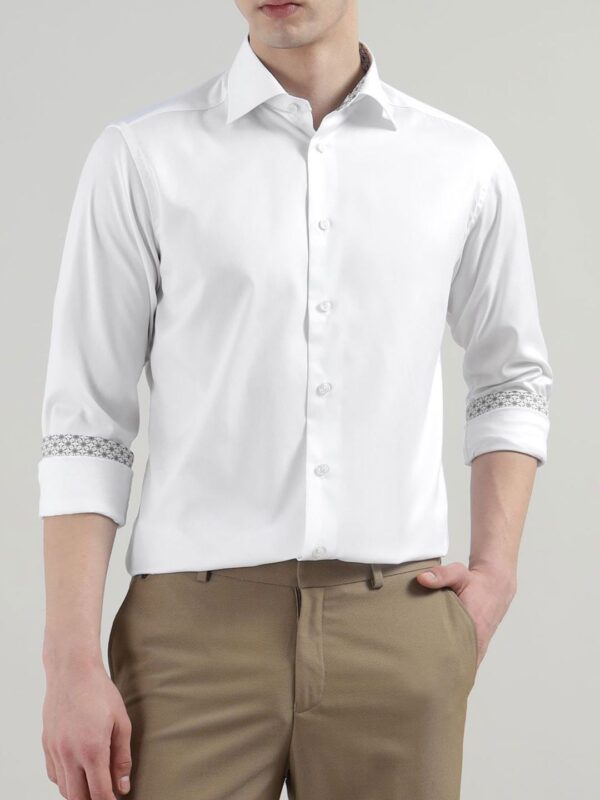 Men Slim Fit Spread Collar Solid Cotton Casual Shirt
